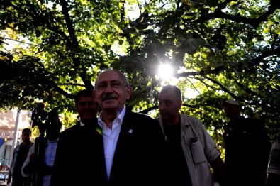 Kılıçdaroğlu, Celal Bayar'ın Kabrini Ziyaret Etti