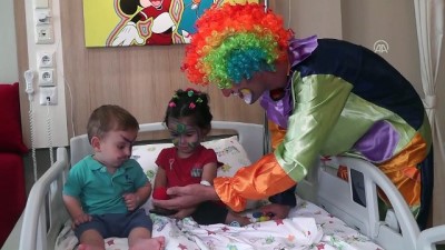 Ödemiş Devlet Hastanesinde Çocuklara Palyaço Hizmeti