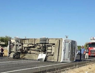 Yolcu otobüsü devrildi: Çok sayıda yaralı var