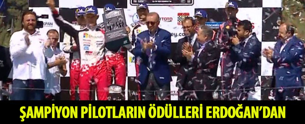 Cumhurbaşkanı Erdoğan, Dünya Ralli Şampiyonası'nda pilotlara ödüllerini takdim etti