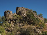 TARIHÇI - Definecilerin Çukurlar Açtığı Yılanlı Kale İlgi Bekliyor