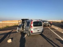 AHİ EVRAN ÜNİVERSİTESİ - Düşen Plaka İçin Duran Araca İki Otomobil Çarptı Açıklaması 3 Ölü