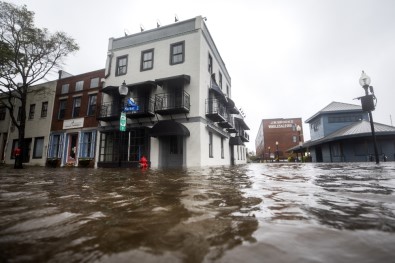 Florence Kasırgasında Ölenlerin Sayısı 14'E Yükseldi