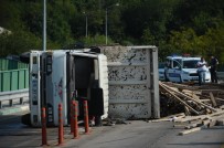TUR OTOBÜSÜ - Girilmesi Yasak Olan Yolda Kamyonet Devrildi