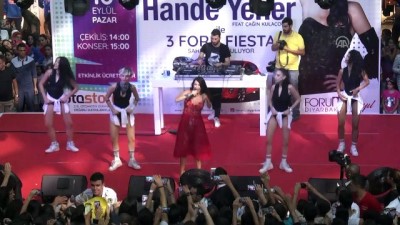 Hande Yener Diyarbakır'da Konser Verdi