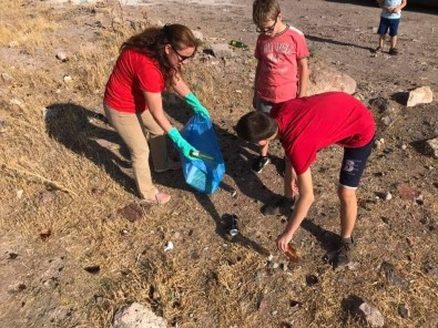Kaymakam Duru, Dünya Çevre Ve Temizlik Günü'nde Çöp Topladı