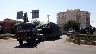 Kilis'ten İdlip Sınırına Askeri Araç Sevkıyatı
