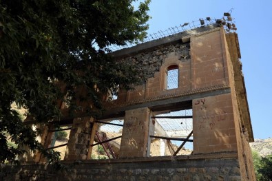 Lice Ulu Cami'nin Restorasyonu Devam Ediyor