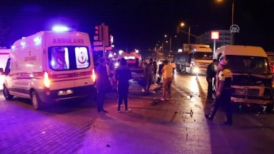 Manisa'da Trafik Kazası Açıklaması 8 Yaralı