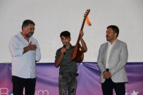 MÜSLÜM GÜRSES - Müslüm Gürses'in İlk Sazı Ona Hediye Edildi