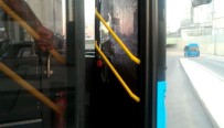 HALK OTOBÜSÜ - (Özel) Akbil Kartı Geri Gelmeyen Adam Otobüsün Camlarını Kırdı