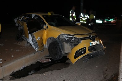 Şanlıurfa'da Ticari Taksi İle Otomobil Çarpıştı Açıklaması 1'İ Ağır, 5 Yaralı