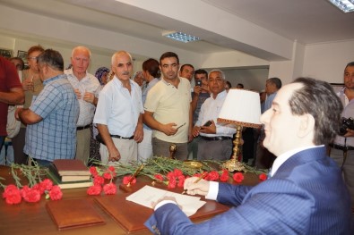 Adnan Menderes'in Heykeli Duygusal Anlar Yaşattı