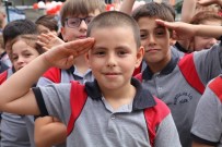İLKOKUL ÖĞRENCİSİ - İstiklal Marşı Okunurken Asker Selamı Veren Çocuğun Hayali Asker Olmak