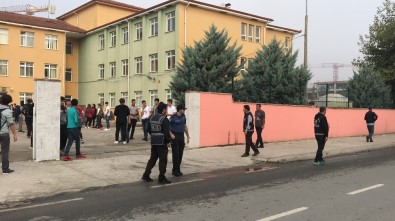 Okullar Açıldı Polis Önlerinde Kuş Uçurtmuyor