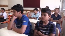 KADIN ÖĞRETMEN - Suriyeli Öğrencilerin Okul Heyecanı