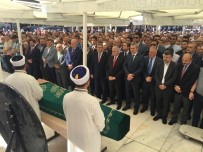 İSTANBUL VALİSİ - TBMM Başkanı Binali Yıldırım Dayısının Eşinin Cenaze Törenine Katıldı