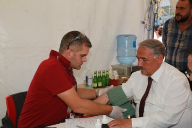 Başkan Özkan Kızılay'a Kan Bağışında Bulundu