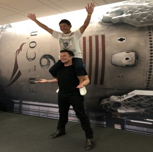 Elon Musk Ay'a Yolculuğa Hazırlanıyor