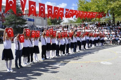 İlköğretim Haftası Gölbaşı'nda Törenle Kutlandı