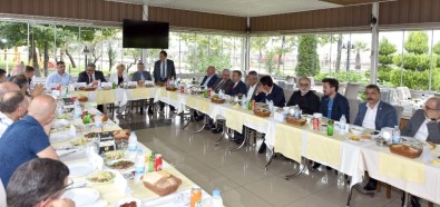 Rus Büyükelçi Yerhov Trabzon'da İşadamları İle Yemekte Buluştu