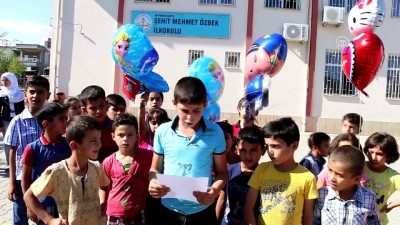 Suriyeli Öğrenciler Balonla Hediye Gönderdi
