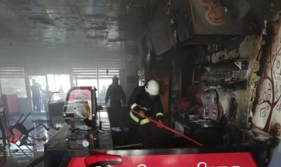 Erciş'te İşyeri Yangını Maddi Hasara Neden Oldu