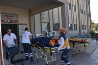 MEHMET KARAMAN - İki Otomobil Çarpıştı Açıklaması 4 Yaralı