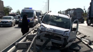 İstanbul'da TEM Trafiğini Kilitleyen Kaza Açıklaması 4 Yaralı