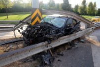 TEM OTOYOLU - (Özel) Bayrampaşa'da Lüks Otomobil Trafik Levhasına Saplandı; 1 Yaralı
