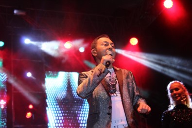Serdar Ortaç'tan Unutulmaz Konser
