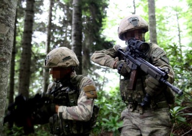 Asker Karadeniz'de 2 PKK'lı 'Kawa' Ve 'Aras'ın Peşinde