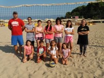 ÖĞRENCİ VELİSİ - Burhaniye'de Plajda Voleyyol Kursu