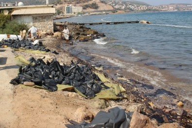 Foça'da Deniz Yüzeyini Kaplayan Maddenin Fuel Oil Olduğu Kesinleşti