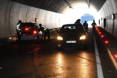 Gümüşhane Çevre Yolu Tünelinde Kaza Açıklaması 2 Ölü, 1 Yaralı