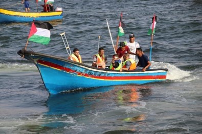 İsrail'in Ablukasını Kırmak İçin Onlarca Tekne Gazze Limanı'ndan Yola Çıktı
