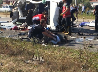 Sakarya'da Trafik Kazası Açıklaması 8 Ölü