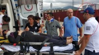 ÖMER KOÇ - Saldırıya Uğrayan 112 Personeli Kendi Acısını Unutup Yaralıları Hastaneye Taşıdı