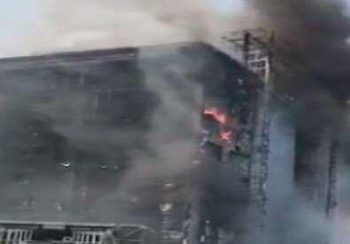 Suudi Arabistan'da Korkutan Yangın