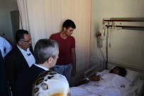 UĞUR IŞILAK - Uğur Işılak Ve Şahinbey Belediye Başkanı Tahmazoğlu, Kazada Yaralananları Ziyaret Etti