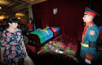 GÜNEY OSETYA - Ukrayna'da 200 Bin Kişi Zaharçenko'nun Cenaze Törenine Katıldı