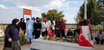 AK Partili Kadınlar Afrin Şehidinin Ailesini Ziyaret Ettiler