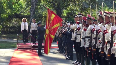 Almanya Savunma Bakanı Leyen Makedonya'da