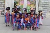 Başkale'de Minikler Mezun Oldu