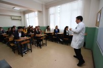 KARABAĞ - Bayraklı Belediyesinden Başarılı Öğrencilere Burs Desteği