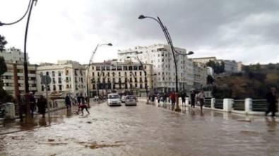 Cezayir'de Yağış Şiddeti Sele Döndü Açıklaması 2 Ölü