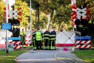 Hollanda'da Tren Bisiklete Çarptı Açıklaması 4 Ölü, 2 Yaralı