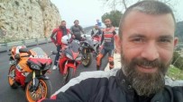 İzmir'de Traktörle Motosiklet Çarpıştı Açıklaması 1 Ölü, 3 Yaralı Haberi