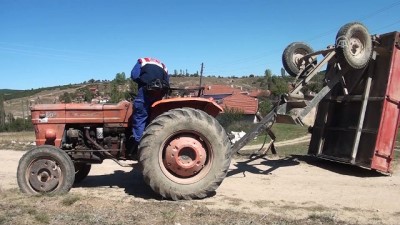 Kütahya'da Traktör Römorku Devrildi Açıklaması 2 Ölü