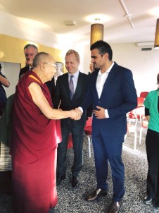 Türk Asıllı Milletvekilinden Dalai Lama'ya Çağrı